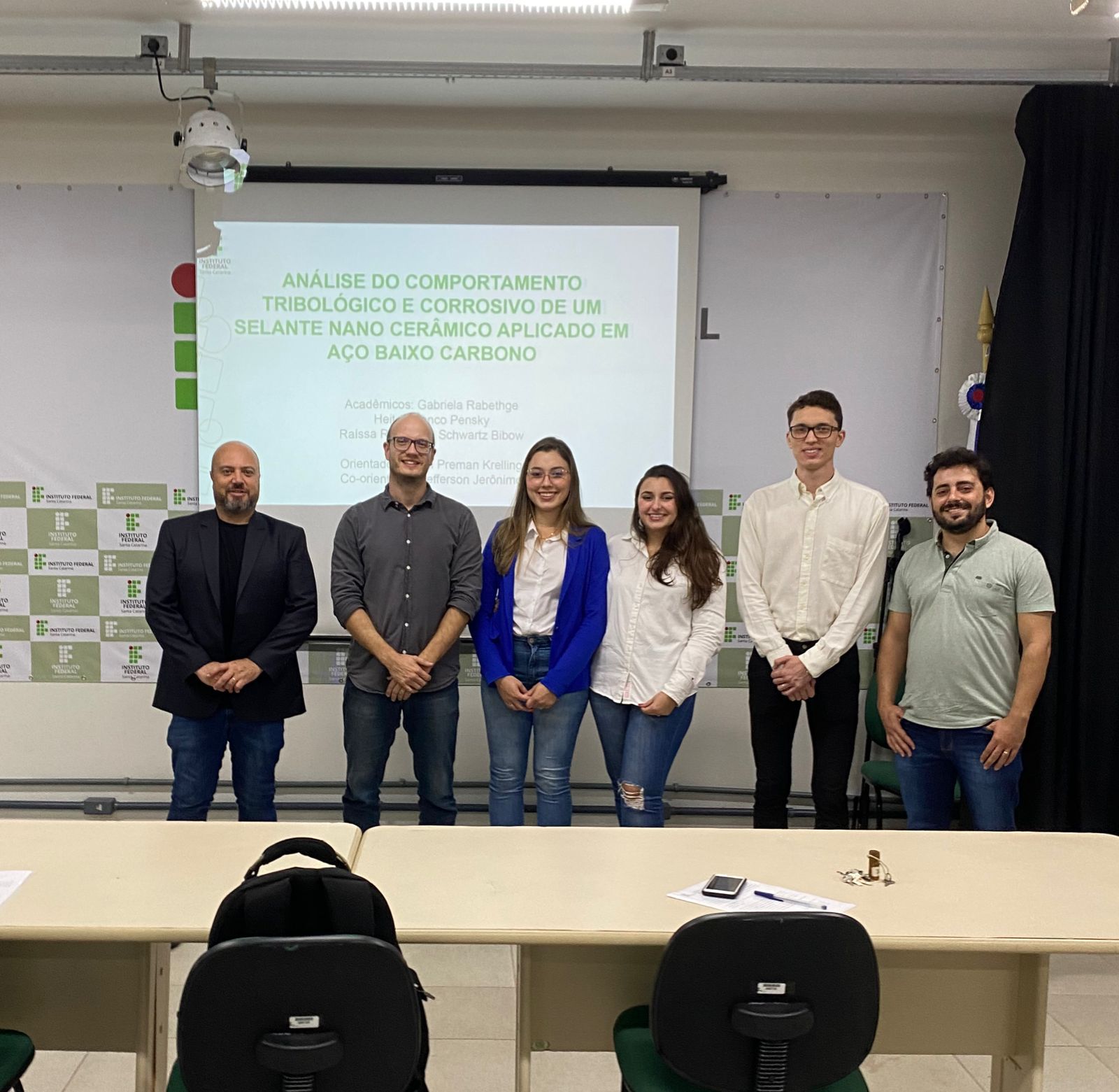 Banca de defesa do TCC: professores Ivandro Bonetti e Anael Preman Krelling, acadêmicos Raíssa R. S. Bibow, Gabriela Rabethge, Heitor F. Pensky e professor Jefferson L. Jeronimo