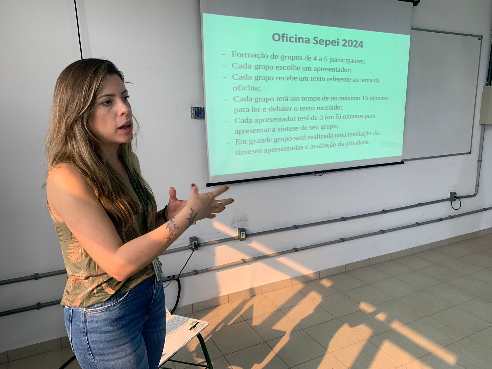 Assistente social e coordenada pedagógica e de assistência ao estudante do Câmpus São Carlos do IFSC, Amanda Fabris