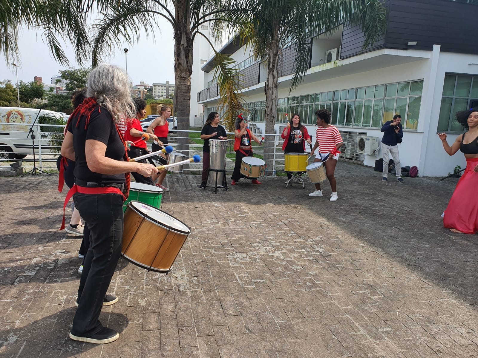 Banda Cores de Aidê, formada exclusivamente por mulheres, fez apresentação na abertura do evento de aniversário