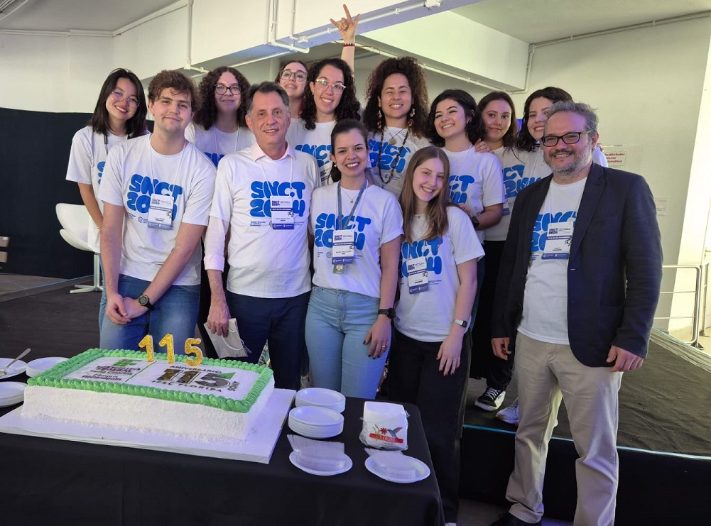 Equipe organizadora da SNCT 2024 no Câmpus Florianópolis