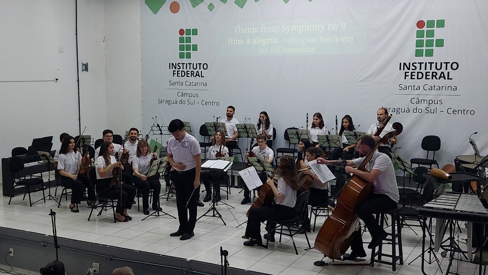 Orquestra Escola do Câmpus Jaraguá do Sul-Centro realiza seu primeiro concerto.