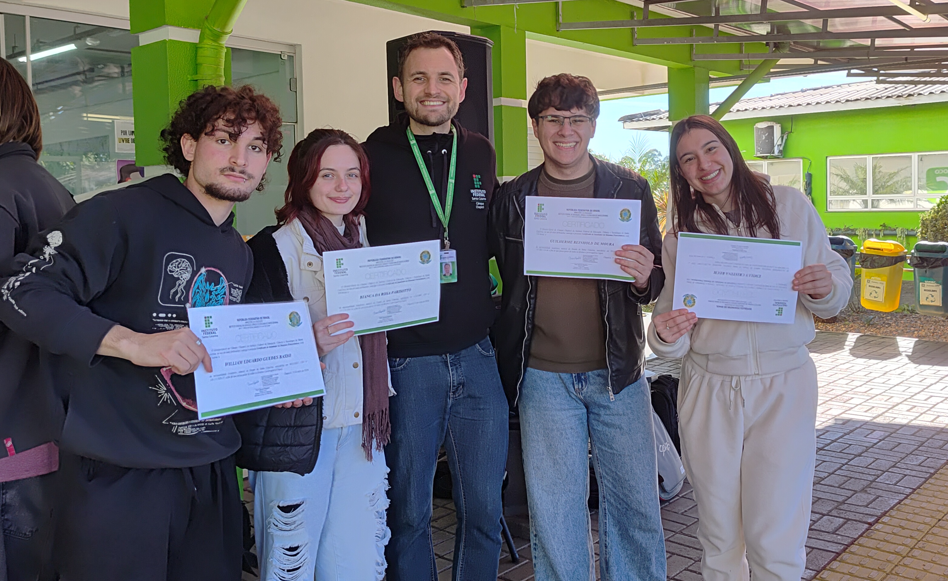 William Eduardo Guedes Basso, Bianca da Rosa Parisotto, professor Maycon Fritzen, Guilherme Reinhold de Moura e Emilly Rech