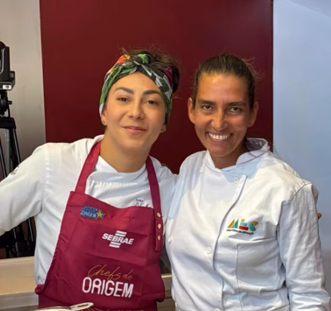 Fabiana Amaral (à direita na foto), do Câmpus Florianópolis-Continente, esteve em duas atividades na programação: uma mesa-redonda e o Sebrae Cozinha Show (Foto: reprodução perfil pessoal de Fabiana no Facebook)