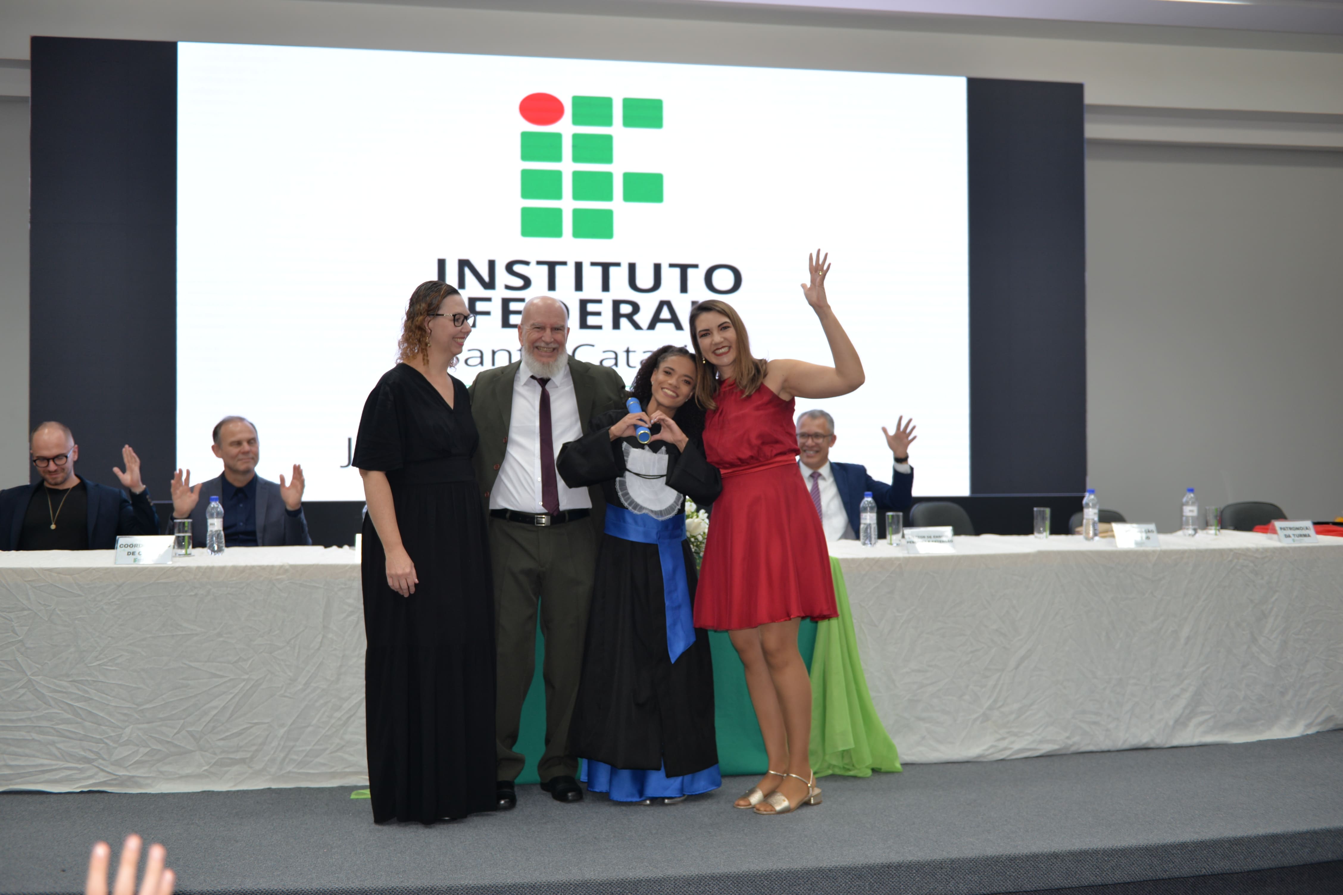 Formatura da estudante Vitória Maria da Silva Delmondes.