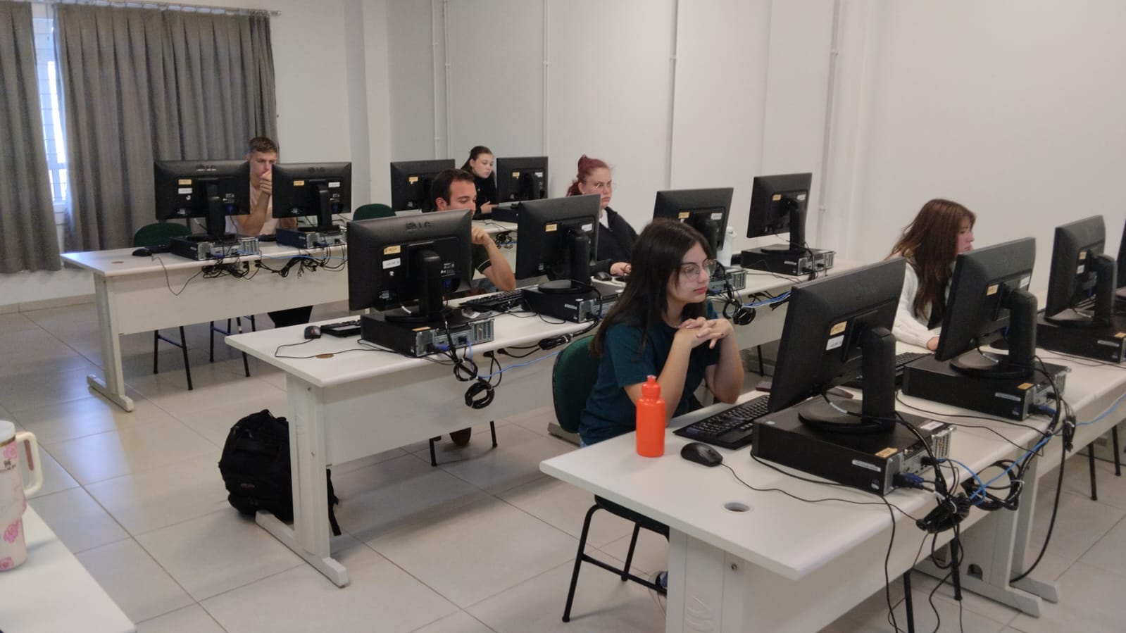 Estudantes do câmpus durante aplicação da prova da Olimpíada Brasileira de Geopolítica