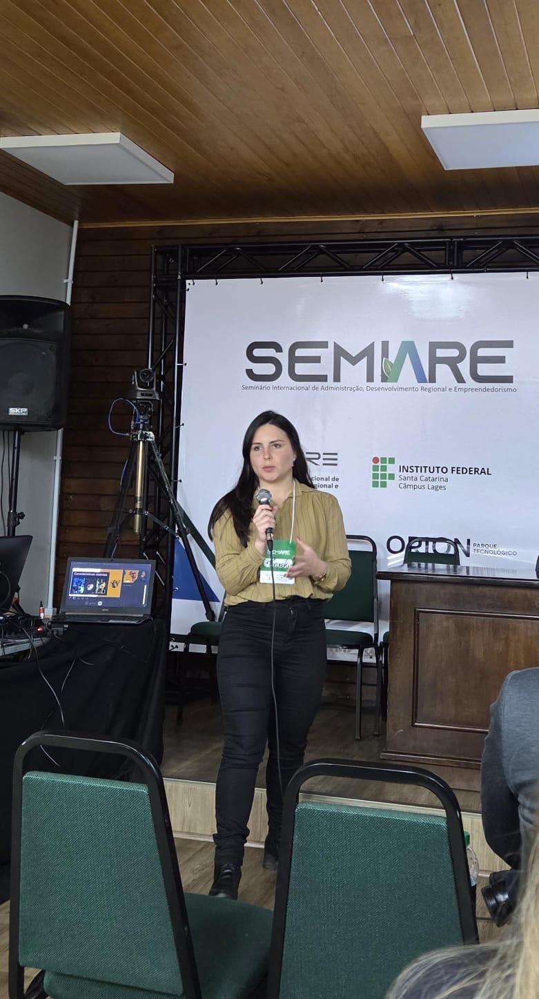 Caroline Maciel, gestora da Indicação Geográfica (IG) do Mel de Melato da Bracatinga, da Faasc.