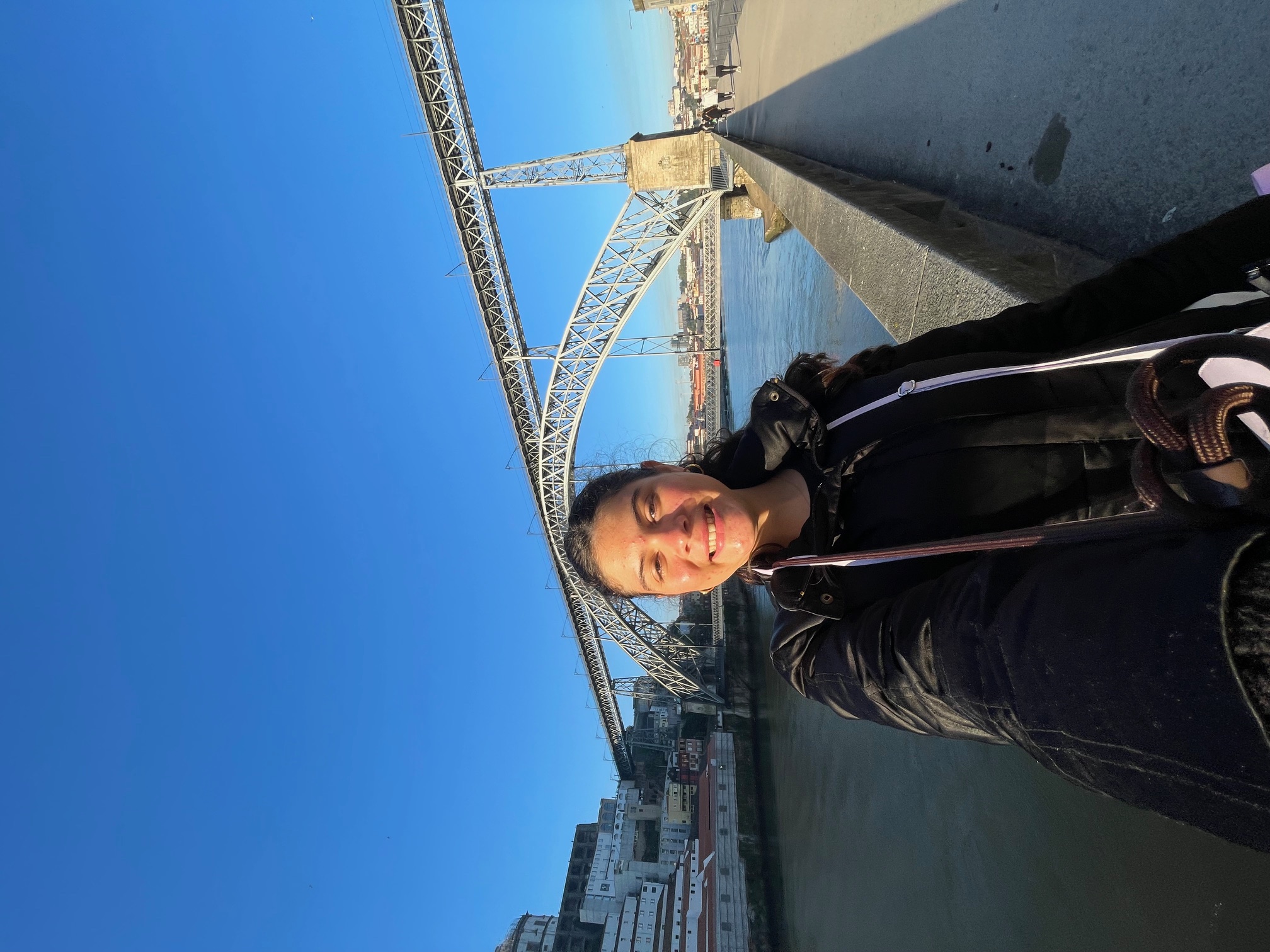 Maria Flor Melo Maia, do curso técnico Integrado em Química do Câmpus Florianópolis, completou 18 anos em Portugal
